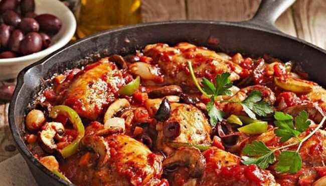 Тушеная курица со сладким перцем