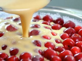 Это самый быстрый вишневый пирог в мире. И вдобавок невероятно вкусный