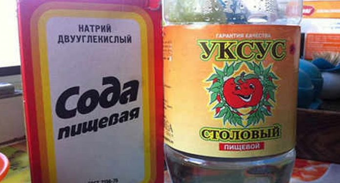 Наносите маску из пищевой соды и яблочного уксуса на 5 минут каждый день. Пятна и прыщи исчезнут!