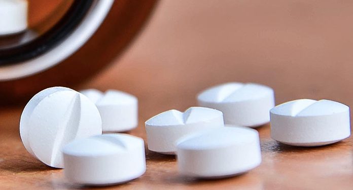 Эти таблетки есть в каждой аптечке, и они отлично помогают от прыщей, перхоти и мозолей