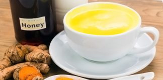 Ананасовый коктейль с куркумой: каждый, кто страдает от простуды и воспаления, должен его попробовать!