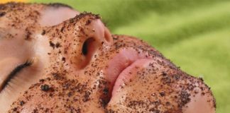 Убрать мешки под глазами поможет кофе