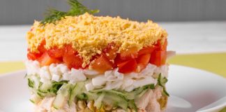 Новогодний слоеный салат с курицей. Очень вкусный и праздничный