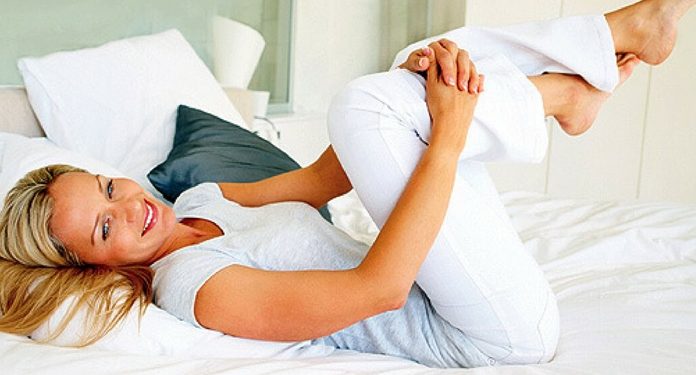 10 полезных упражнений для суставов, не вставая с постели
