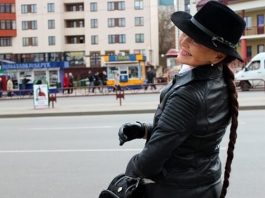 Потрясающая, здоровая и энергичная 70-летняя женщина доказала миру, что возраст — всего лишь цифра
