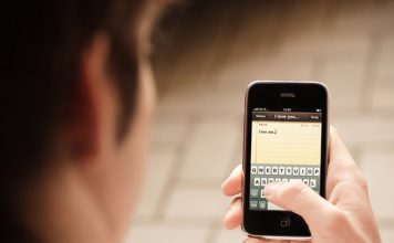 Как женщина набирает sms, такая она и в любви