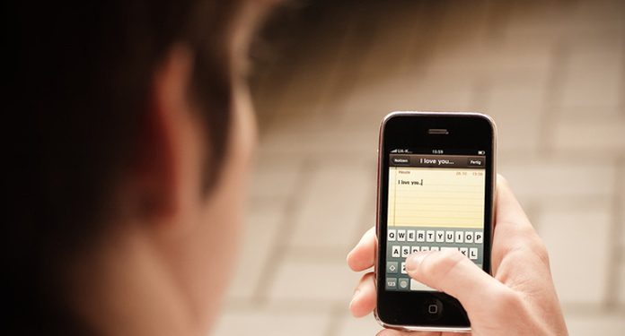 Как женщина набирает sms, такая она и в любви