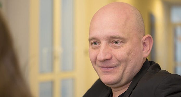 Мнение: Мужчина должен полностью обеспечивать женщину, иначе он теряет свою сущность и дегенерирует