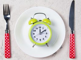Наука объясняет 9 способов, которыми периодическое голодание может сжигать лишний жир