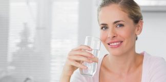 Стакан воды в часы «Ю-ши» для здоровья почек