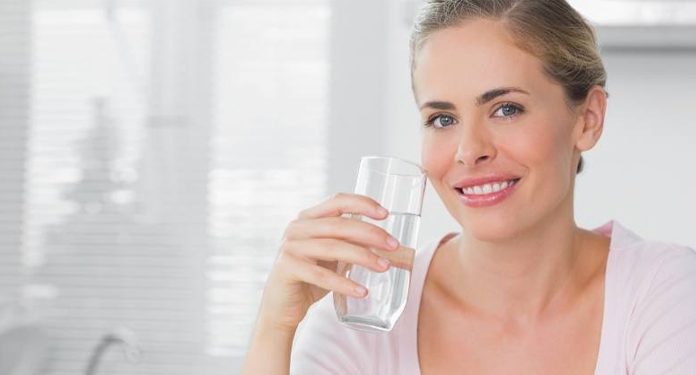 Стакан воды в часы «Ю-ши» для здоровья почек