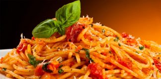 10 продуктов, которые вы должны прекратить заказывать, по словам работников фаст-фуда