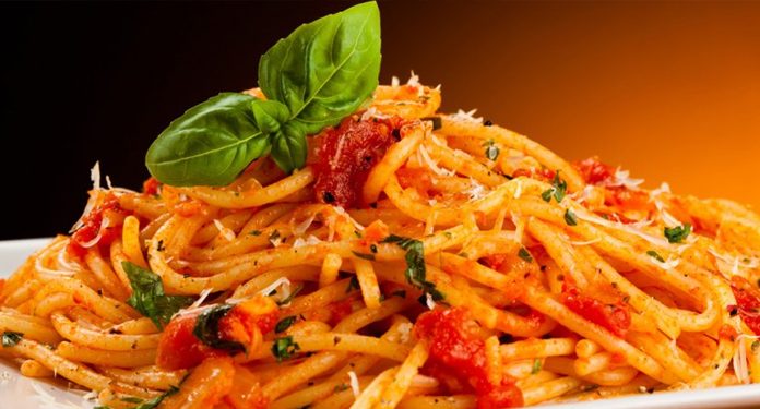 10 продуктов, которые вы должны прекратить заказывать, по словам работников фаст-фуда