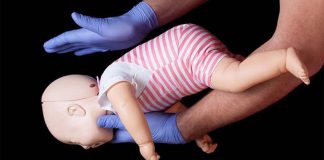 Пять минут на спасение. Что делать, если ребенок подавился?