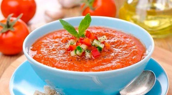 Освежаемся: 3 холодных летних супа