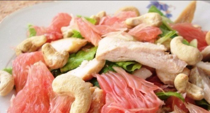 Жиросжигающий салат из куриной грудки и грейпфрута