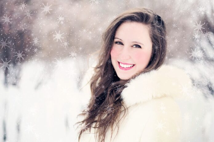 Советы по уходу за кожей в зимний период для женщин woman, snow, winter, portrait, snowflakes, smiling, cold, woman, woman, woman, nature, woman, woman